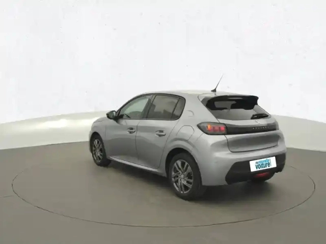 Peugeot 208 puretech 100 s&amp;s eat8 — photo 8