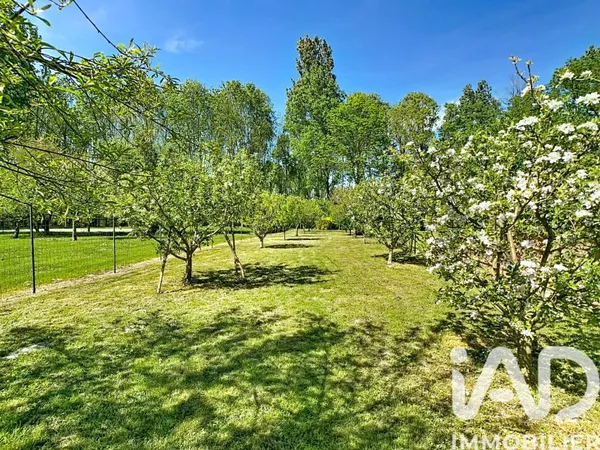 Terrain 740 m²
