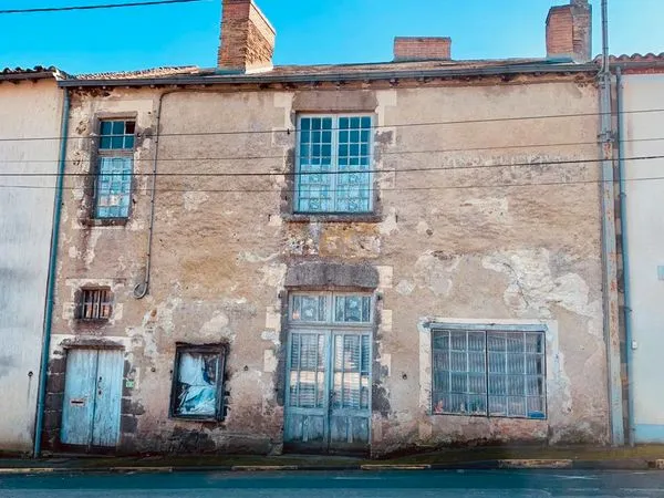 Maison XVIIEME place du village