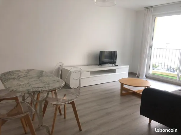 Beau T2 meublé - Bordeaux centre - Balcon + parking couvert + piscine