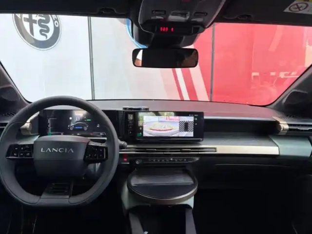 Lancia Ypsilon elettrica 156ch 54kwh 4cv (certinergy 6100? déduit) — photo 13