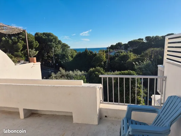 Part loue T2 40m2 vue mer (acces a 100m), clim,parking et cave