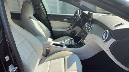 Mercedes Classe GLA 180 d 109 - Sensation – 2016 – 141000 km – Diesel – Boîte Manuelle — photo 8