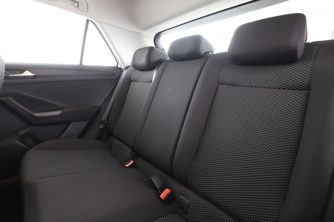 Volkswagen T-Roc 1.0 TSI — photo 13