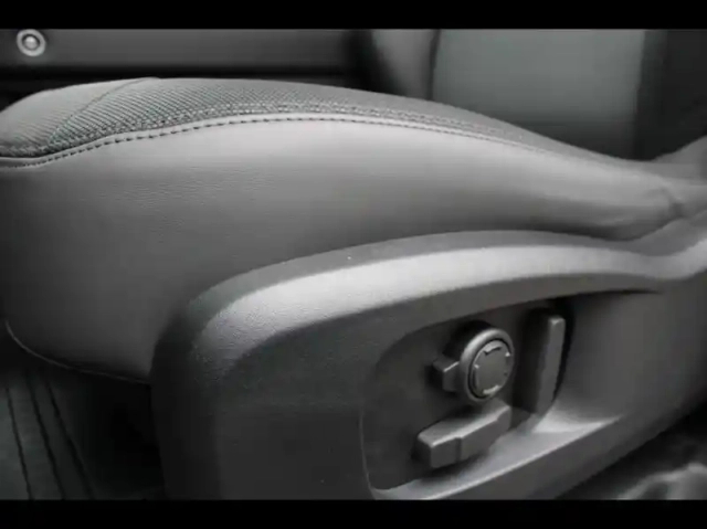 Land Rover Defender 110 2.0 p400e x-dynamic hse — photo 13