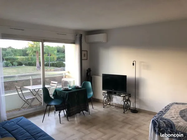 STUDIO avec vue sur jardin