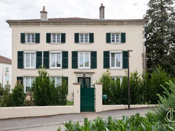 Maison 10 pièces 330 m²