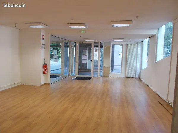 Local commercial / professionnel - 75 m² - Besançon centre-ville - Centre Saint-Pierre Exterieur Rep