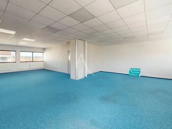 Local commercial CHILLY-MAZARIN 151 m²