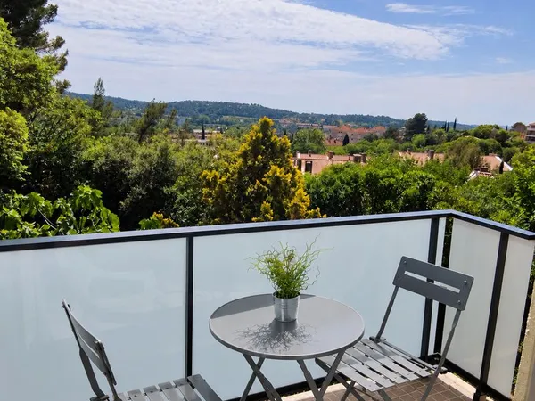 Studio avec balcon + parking - Proche des facultés