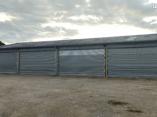 Location Box Hangar Dépôt Entrepôt de 90m2
