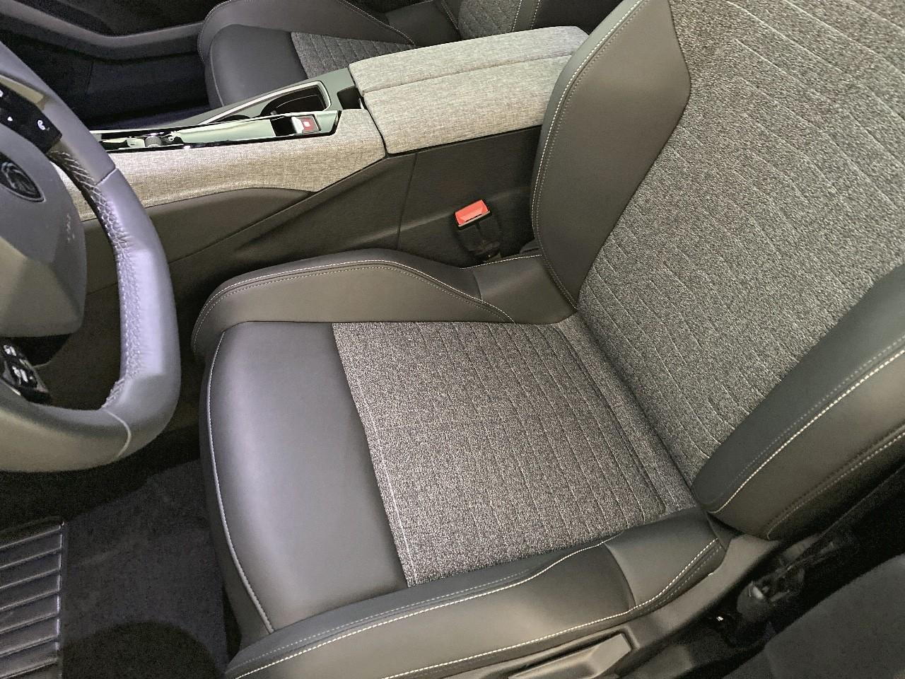 Peugeot 3008 electrique 210 ch 73 kwh allure — photo 9