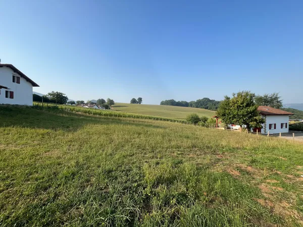 Terrain constructible avec vue dégagée sur les montagnes ? Macaye