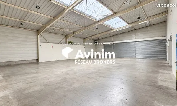 Local 1090 m² Taverny