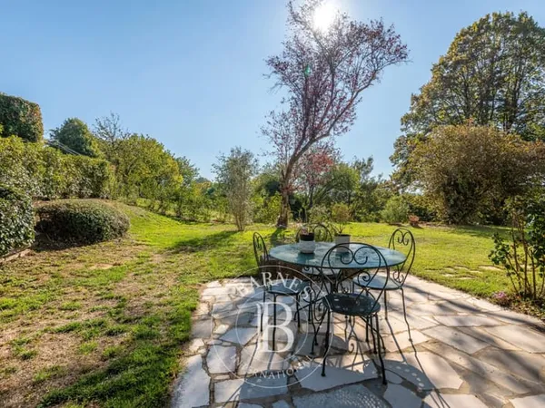 Saint-Didier-au-Mont-d'Or - Maison de 190 m² - Terrain de 2990 m² - 5 chambres - Piscine