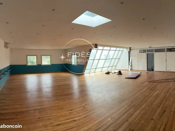 Local commercial 220 m² Aubagne