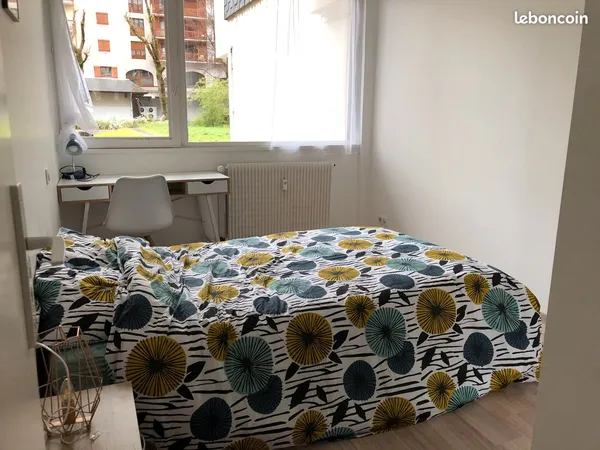 Chambre meublée 11 m² - Colocation Chambéry Centre - 450 CC