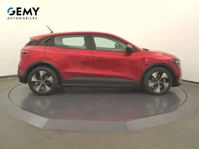 Renault Megane e-tech ev60 220 ch super charge — photo 4