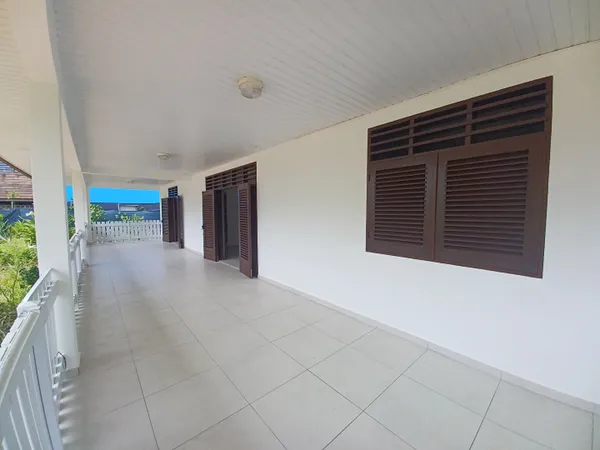 Maison 5 pièces 248 m²