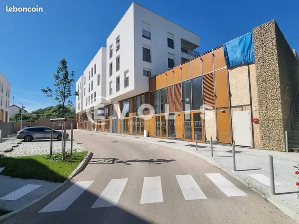Local d'activité 93 m²