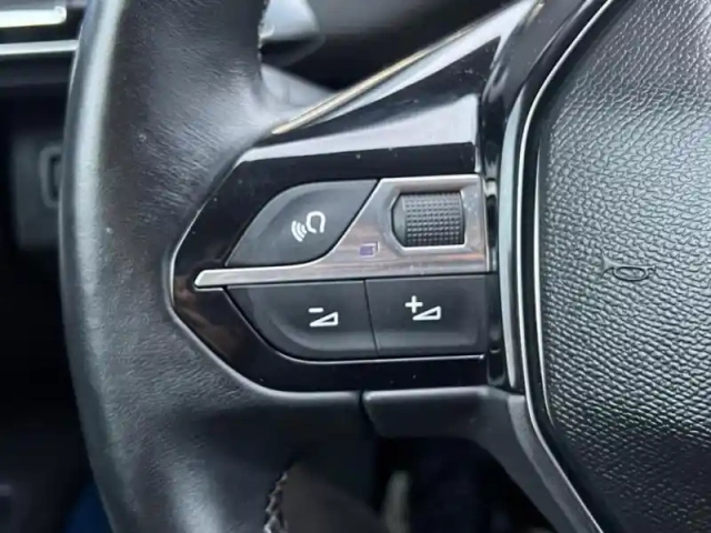 Peugeot 3008 1.2 puretech 130ch s&amp;s allure — photo 11