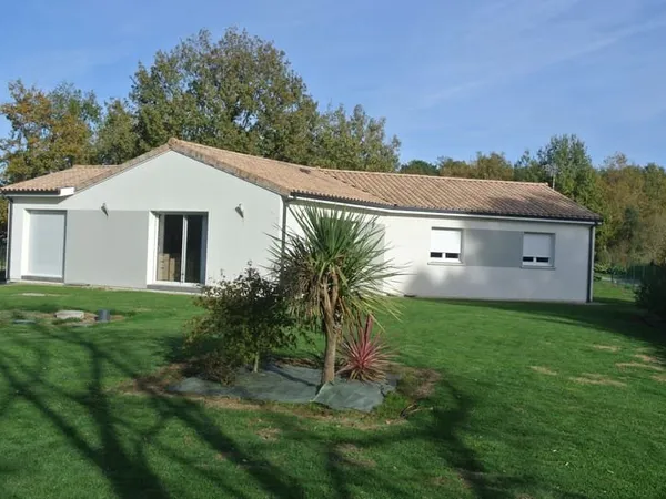À VENDRE Superbe maison neuve 3 chambres à 13 min du centr