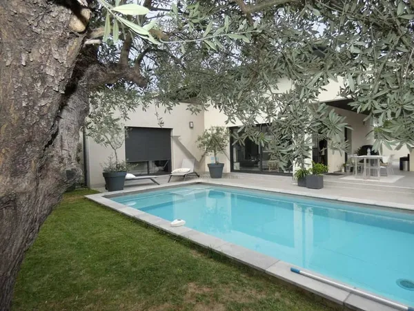 Villa 6 pièces 145 m²