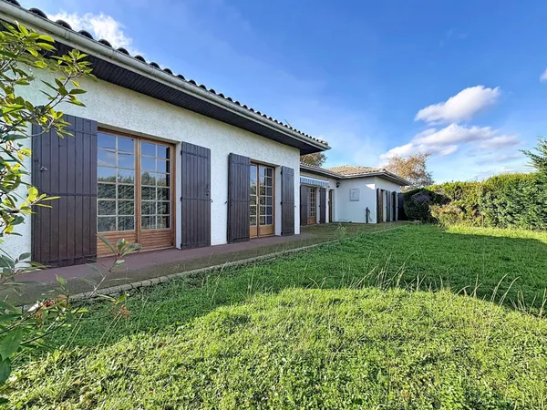 Maison à haut potentielle avec Jardin et Piscine - Le Pian-Médoc