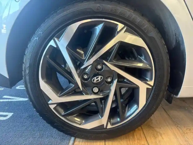 Hyundai I20 1.0 t-gdi 100 dct-7 hybrid 48v — photo 17