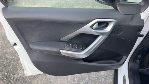 Peugeot 2008 1.2 PureTech 110 EAT6 - Crossway – 2017 – 121979 km – Essence – Boîte Automatique — photo 24