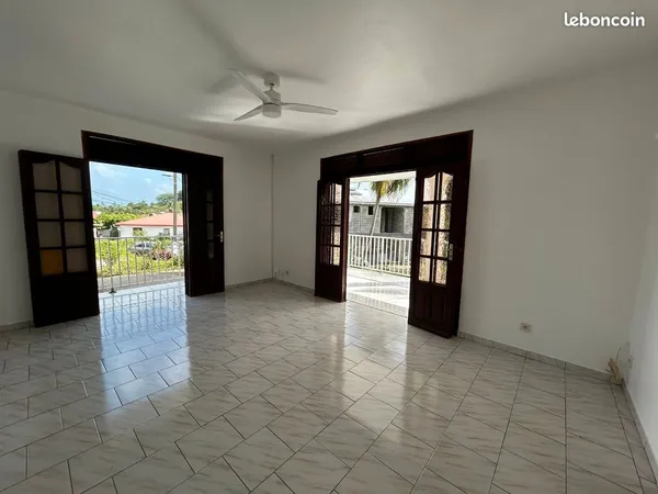 Loue beau F4 bas de villa