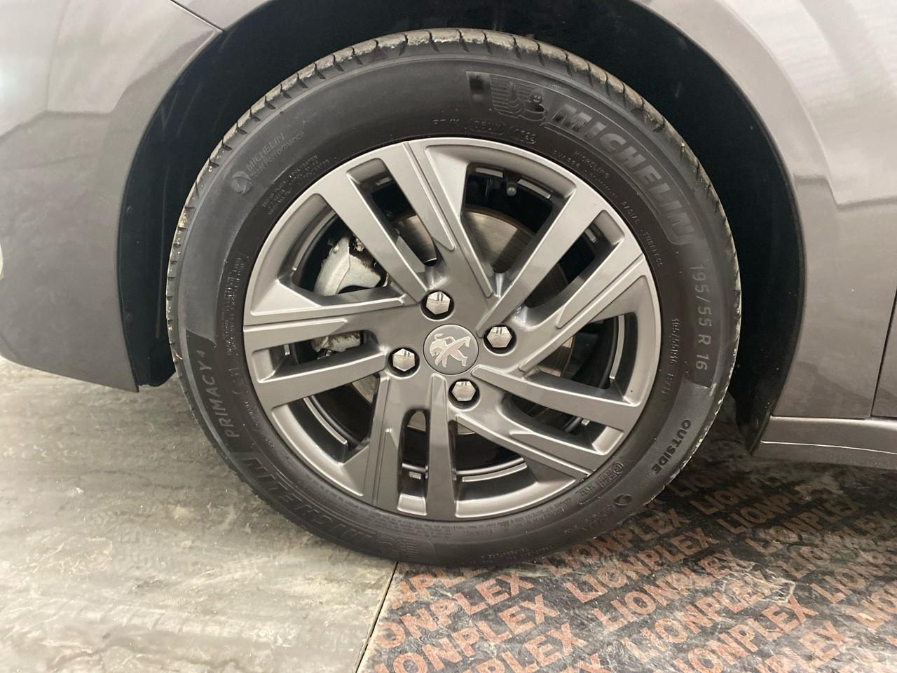 Peugeot 208 puretech 100 s&s bvm6 style — photo 16