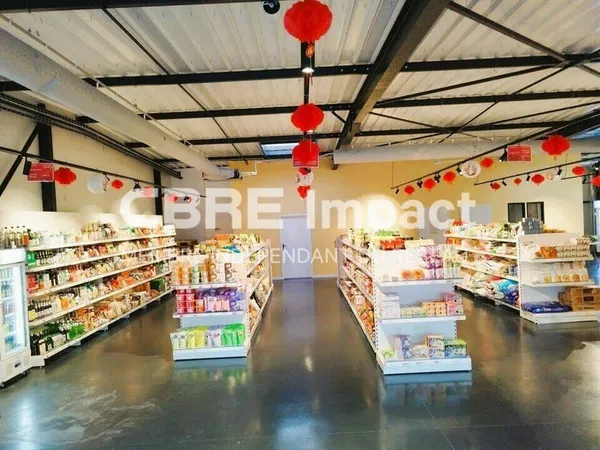 Local commercial 200 m²