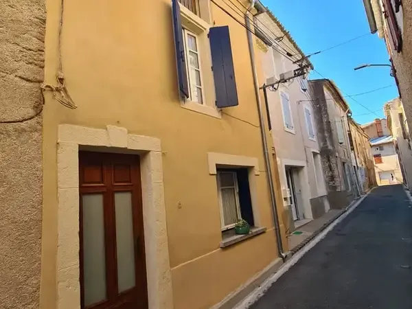 Maison de village de caractère avec 3 chambres et terrasse.