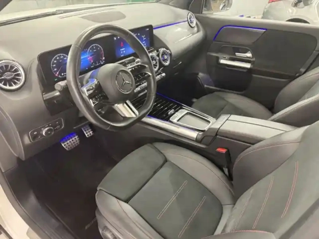 Mercedes Gla 180 d amg line — photo 14