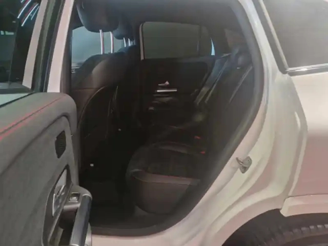 Mercedes Gla 200 d amg line — photo 39