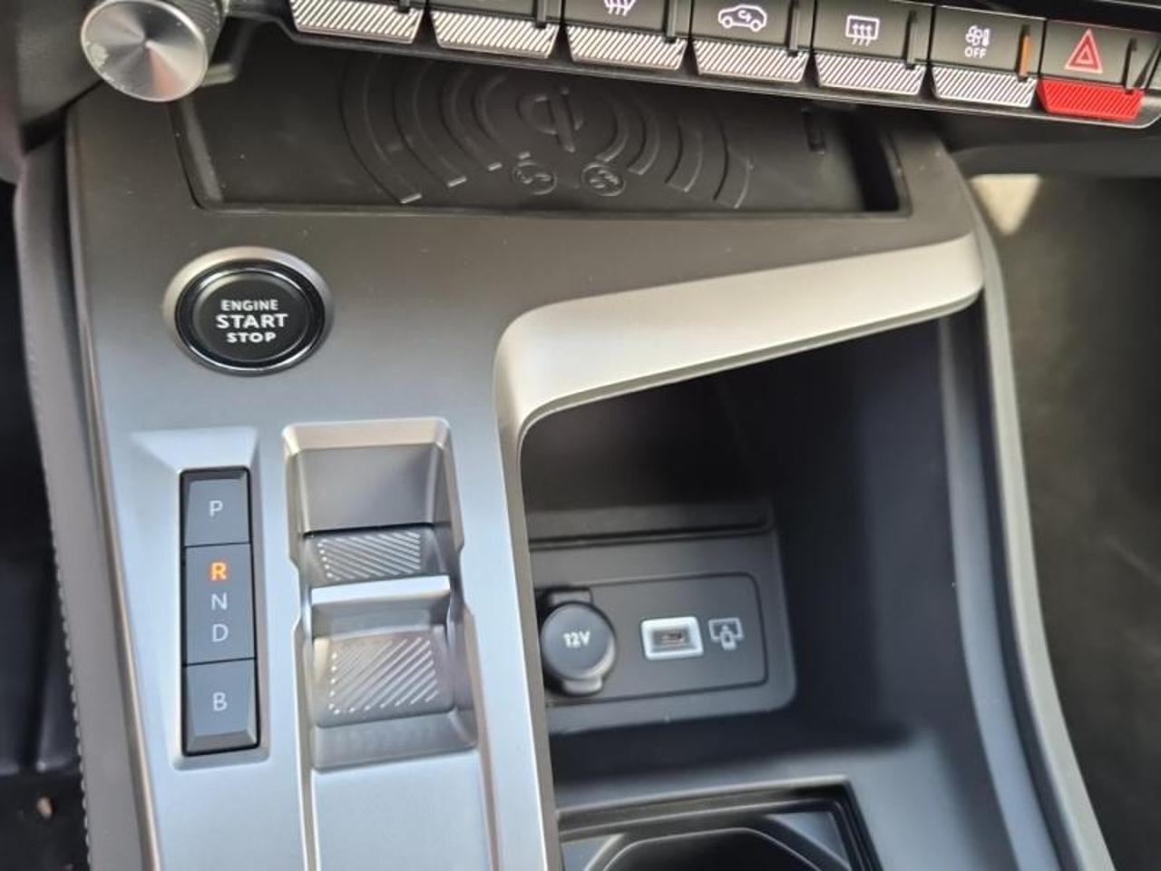 Peugeot 408 phev 225ch allure pack e-eat8 — photo 19
