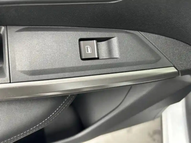 Peugeot 3008 hybrid 145 e-dcs6 — photo 51
