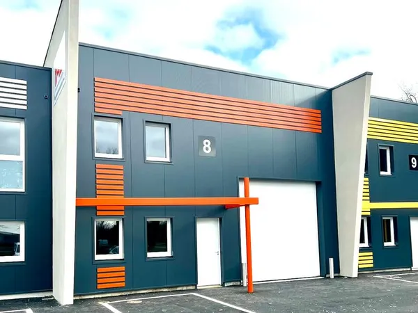 A louer cellule 190 m² - face 4 voies - RN165 Nantes / Vannes