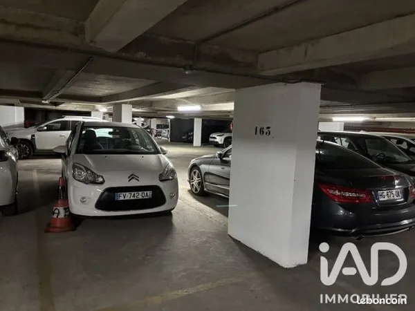 Parking/box 10 m² Paris