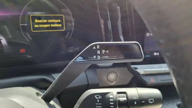 Renault Megane e-tech ev60 220 ch optimum charge — photo 33