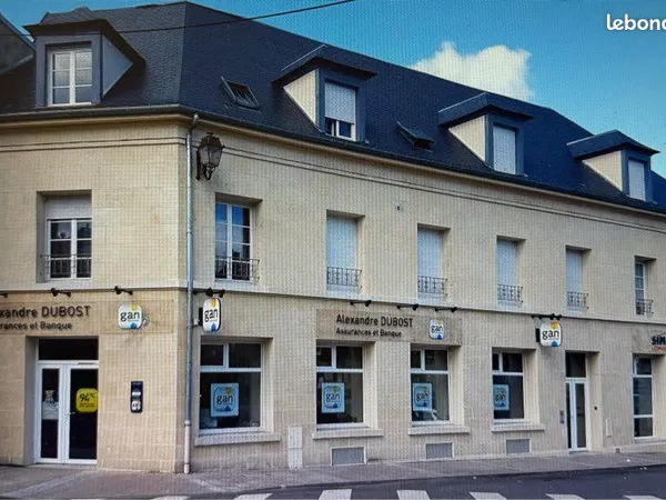 Local Professionnel en centre ville avec parking