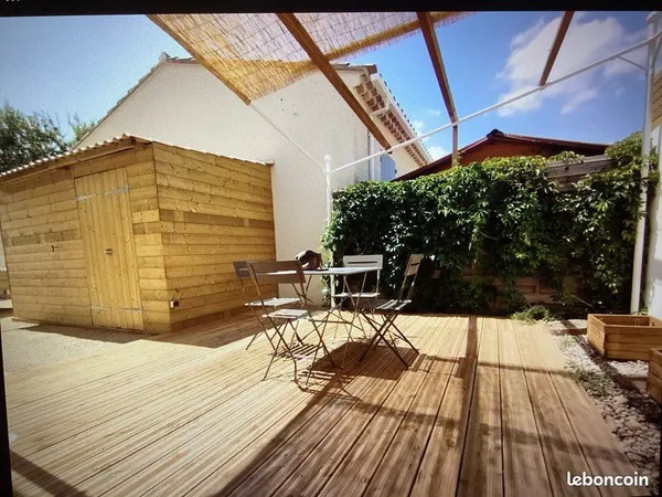 Maisonnette neuve climatisée avec grandes terrasses et dépendance de 8m2