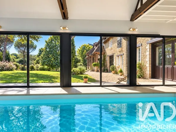 Maison 12 pièces 374 m²