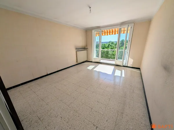 T2 avec balcon, garage et cave