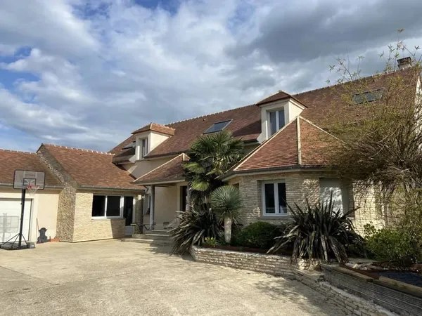 Maison 10 pièces 240 m²