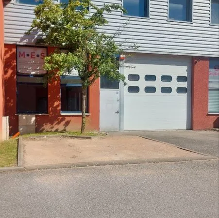 Local d'activités de 190 m² (bail d'un 1an)