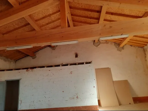 Ensemble immobilier (2 logements + grand terrain +piscine