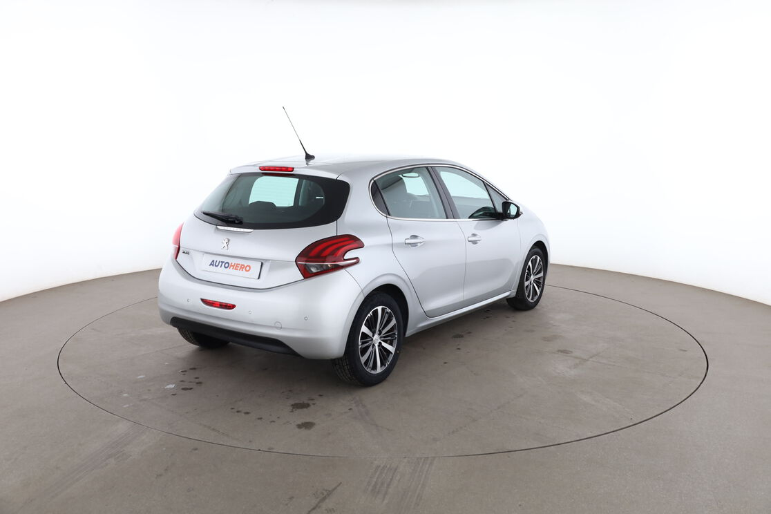 Peugeot 208 1.2 PureTech Allure — photo 5