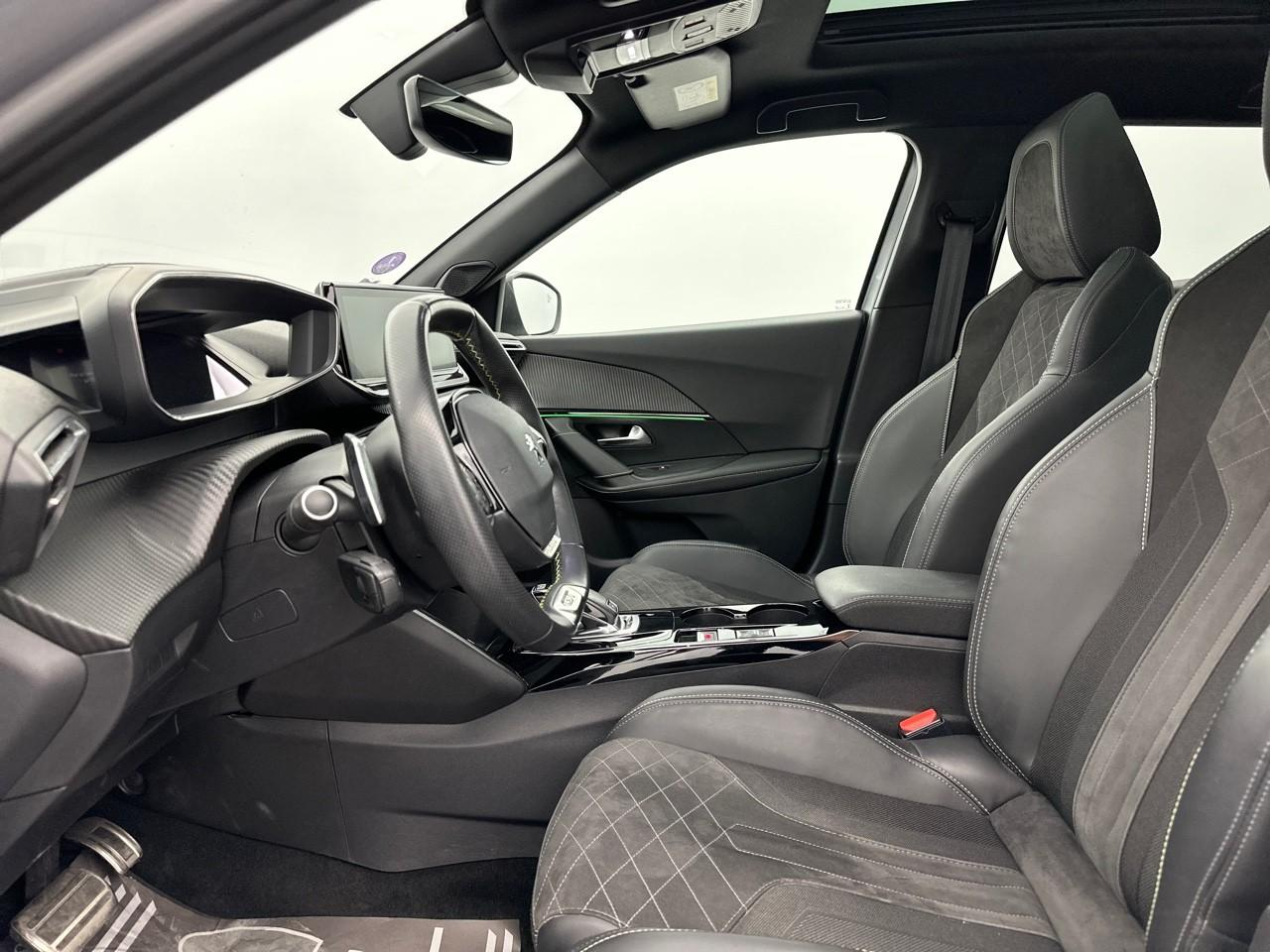 Peugeot 2008 puretech 130 s&s eat8 gt pack — photo 9